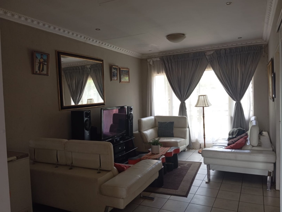  Bedroom Property for Sale in Rembrandt Park Gauteng