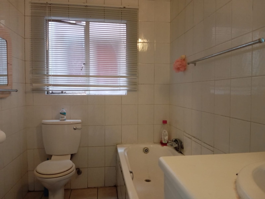  Bedroom Property for Sale in Rembrandt Park Gauteng