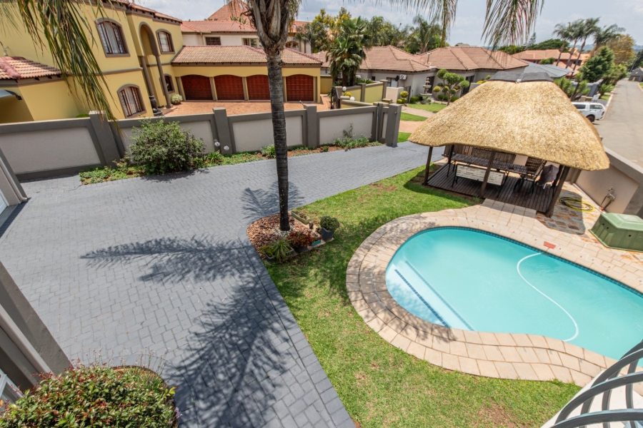 5 Bedroom Property for Sale in Ruimsig Gauteng