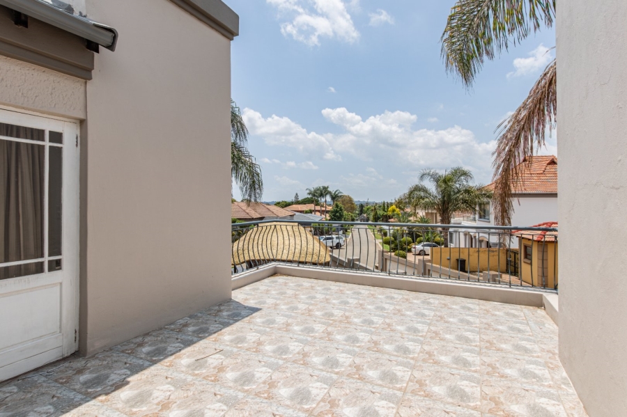 5 Bedroom Property for Sale in Ruimsig Gauteng