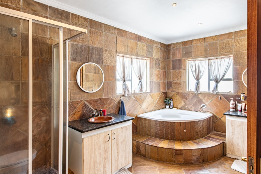 5 Bedroom Property for Sale in Ruimsig Gauteng