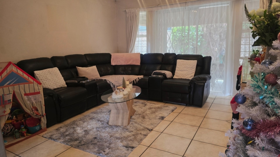To Let 3 Bedroom Property for Rent in Ravenswood Gauteng