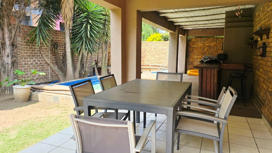 To Let 3 Bedroom Property for Rent in Ravenswood Gauteng