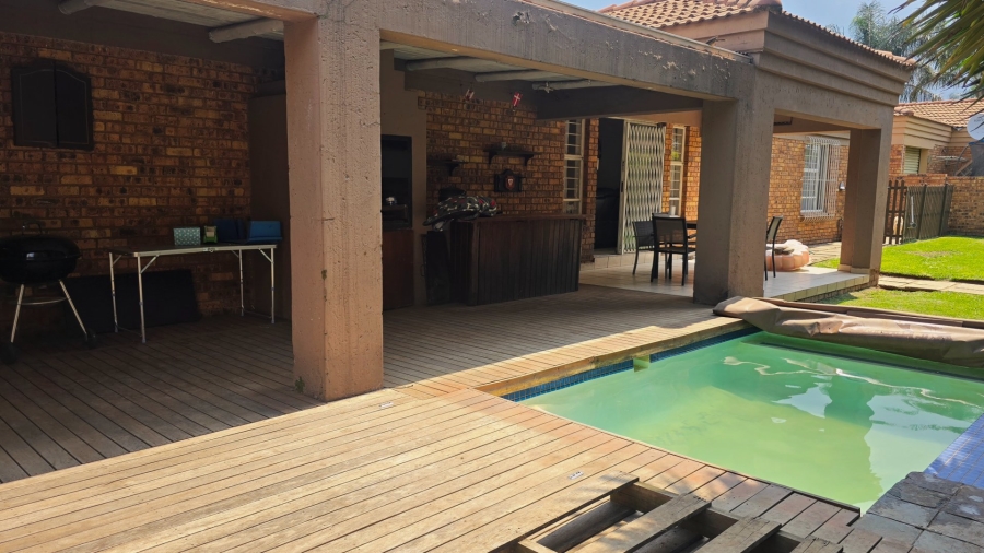 To Let 3 Bedroom Property for Rent in Ravenswood Gauteng