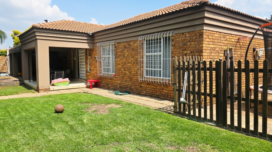 To Let 3 Bedroom Property for Rent in Ravenswood Gauteng