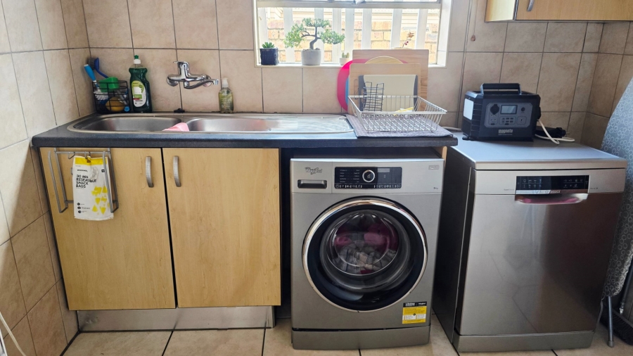 To Let 3 Bedroom Property for Rent in Ravenswood Gauteng