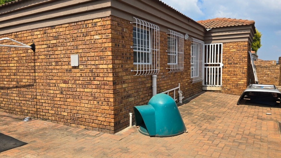 To Let 3 Bedroom Property for Rent in Ravenswood Gauteng