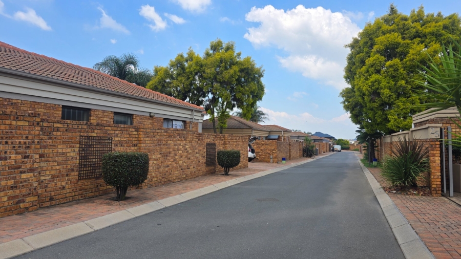 To Let 3 Bedroom Property for Rent in Ravenswood Gauteng