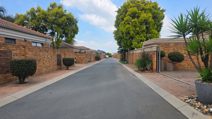 To Let 3 Bedroom Property for Rent in Ravenswood Gauteng