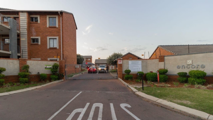 2 Bedroom Property for Sale in Noordwyk Gauteng