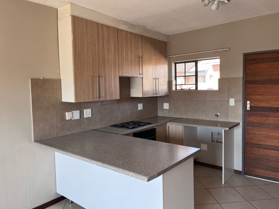 2 Bedroom Property for Sale in Noordwyk Gauteng
