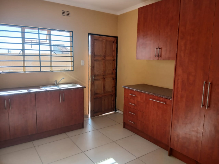 To Let 1 Bedroom Property for Rent in Diepkloof Gauteng
