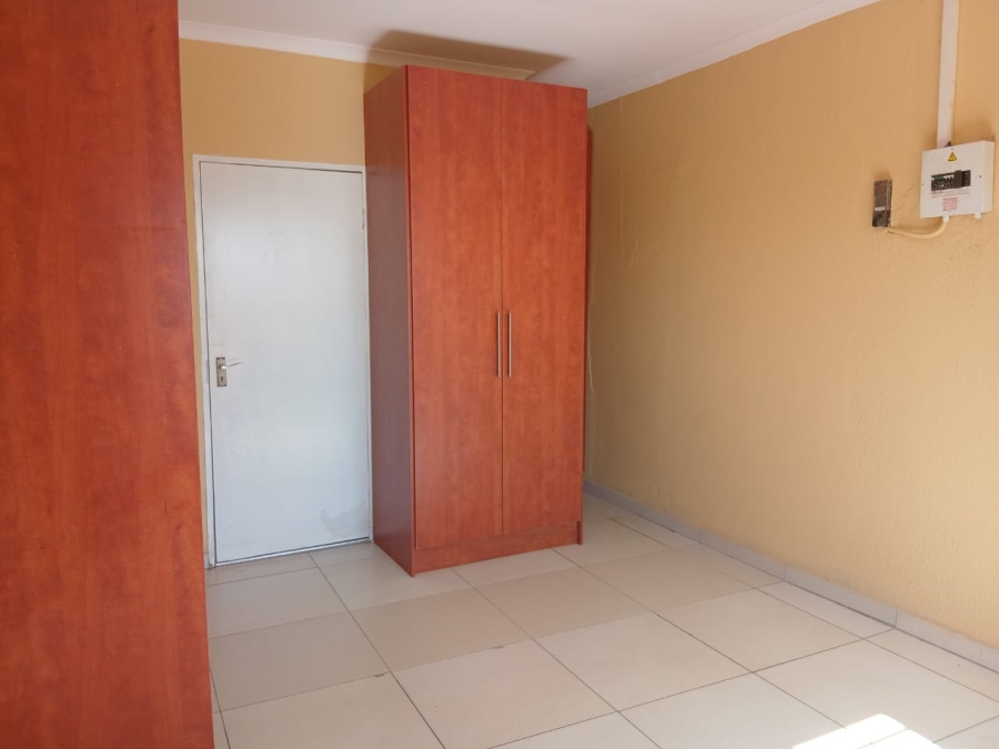 To Let 1 Bedroom Property for Rent in Diepkloof Gauteng