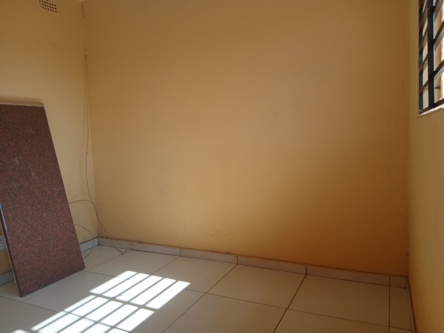To Let 1 Bedroom Property for Rent in Diepkloof Gauteng