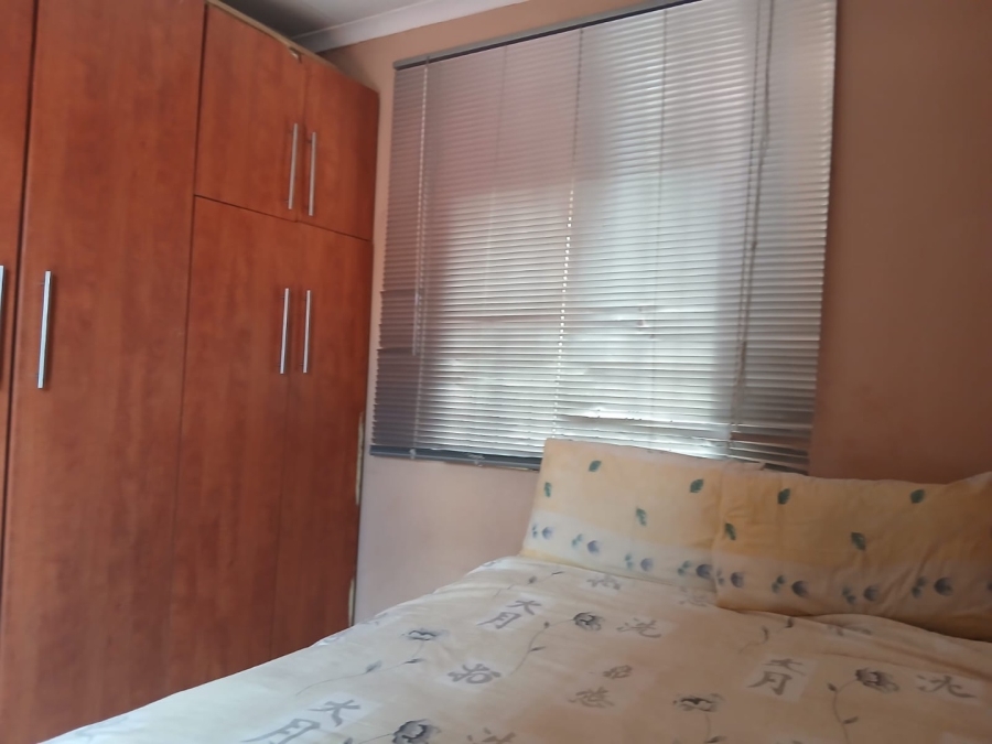 To Let 1 Bedroom Property for Rent in Orlando West Gauteng
