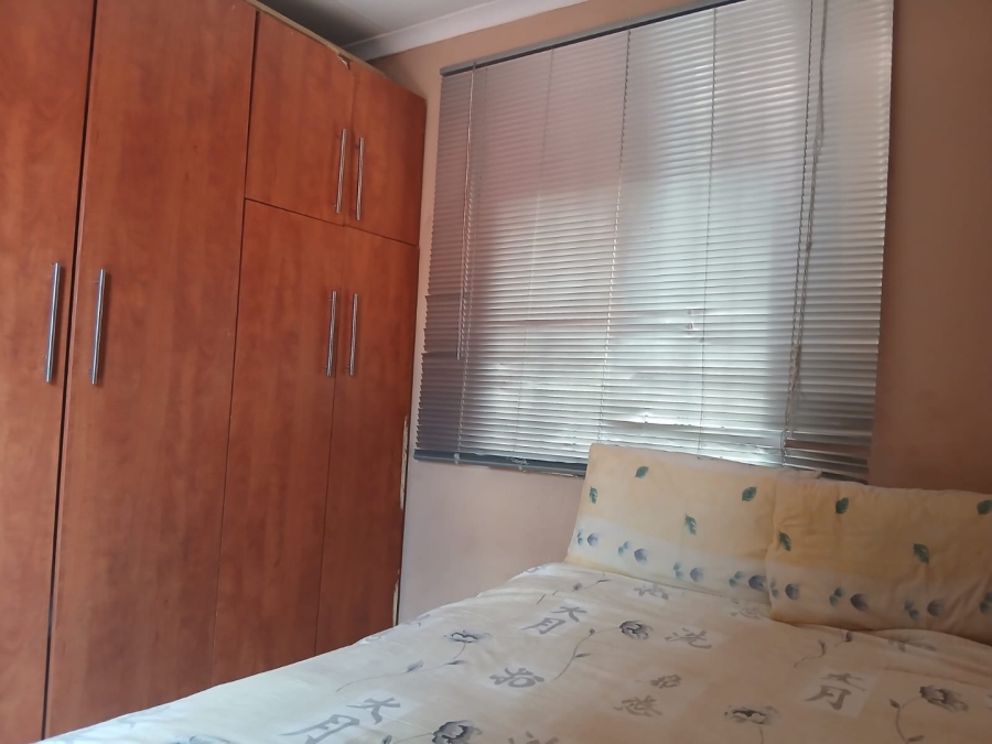 To Let 1 Bedroom Property for Rent in Orlando West Gauteng