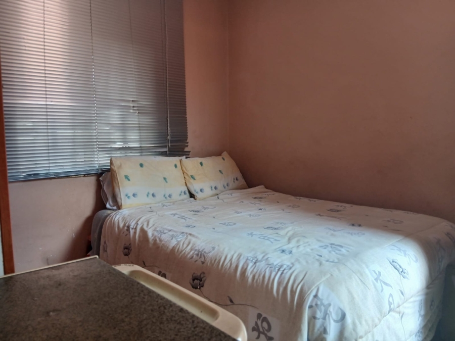 To Let 1 Bedroom Property for Rent in Orlando West Gauteng