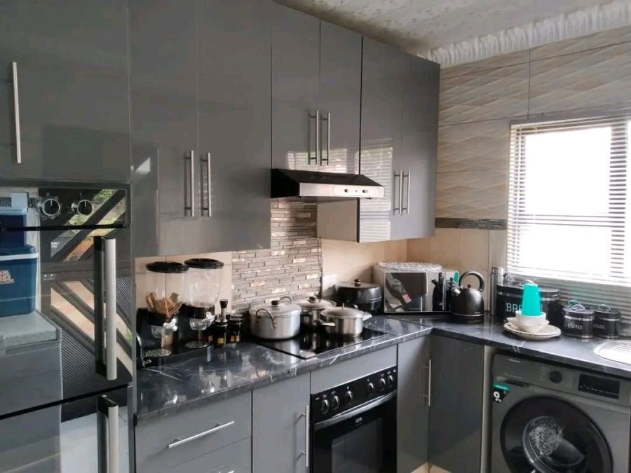 To Let 2 Bedroom Property for Rent in The Orchards Gauteng