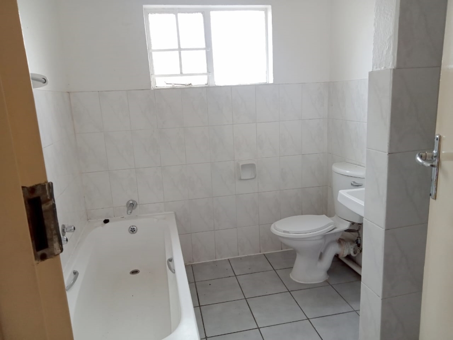 2 Bedroom Property for Sale in Vorna Valley Gauteng