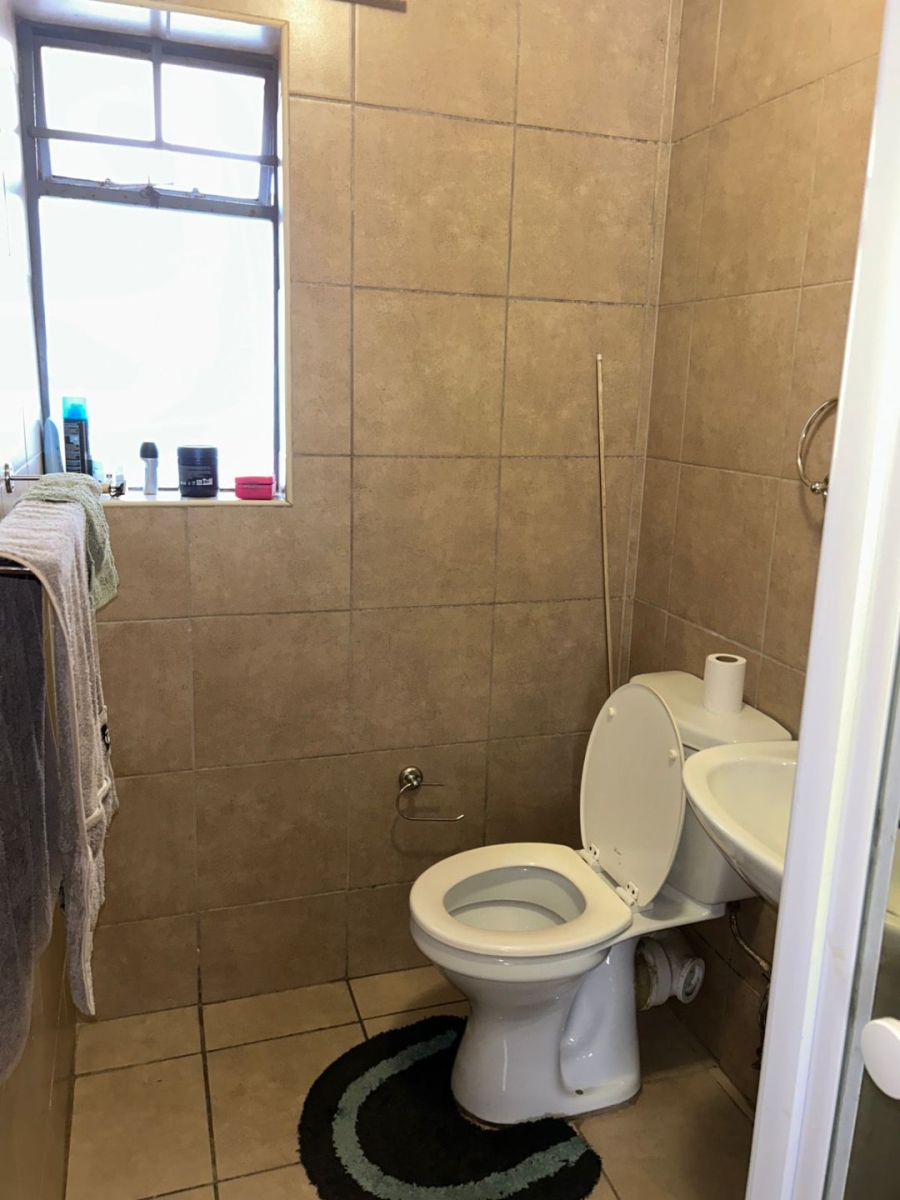 1 Bedroom Property for Sale in Noordwyk Gauteng