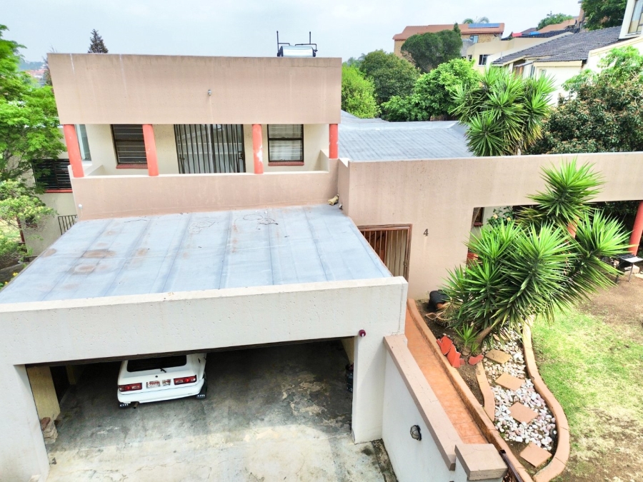 To Let 4 Bedroom Property for Rent in Ridgeway Gauteng