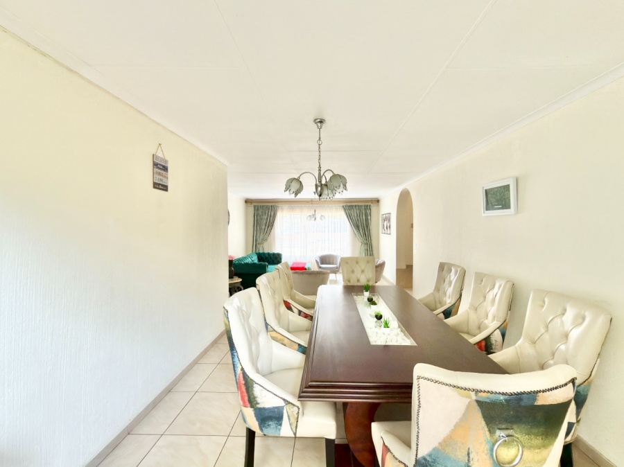 To Let 4 Bedroom Property for Rent in Ridgeway Gauteng