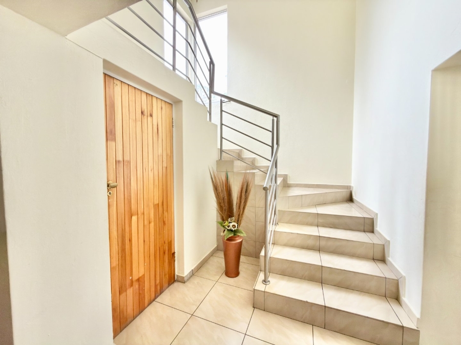 To Let 4 Bedroom Property for Rent in Ridgeway Gauteng