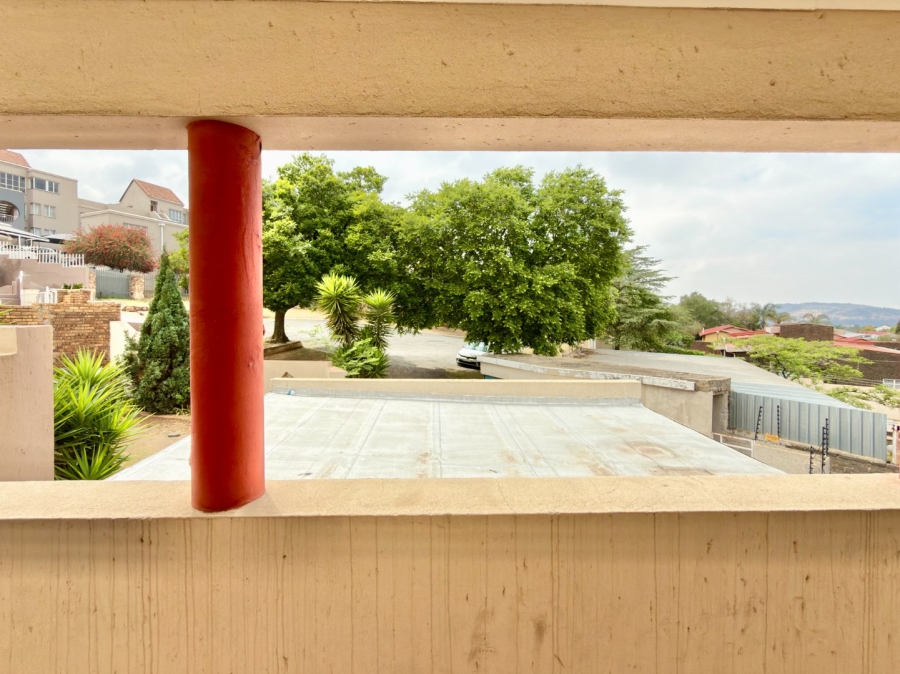 To Let 4 Bedroom Property for Rent in Ridgeway Gauteng