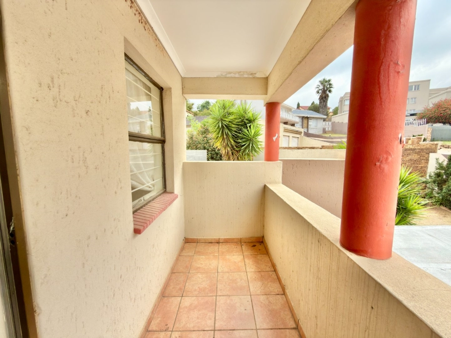 To Let 4 Bedroom Property for Rent in Ridgeway Gauteng