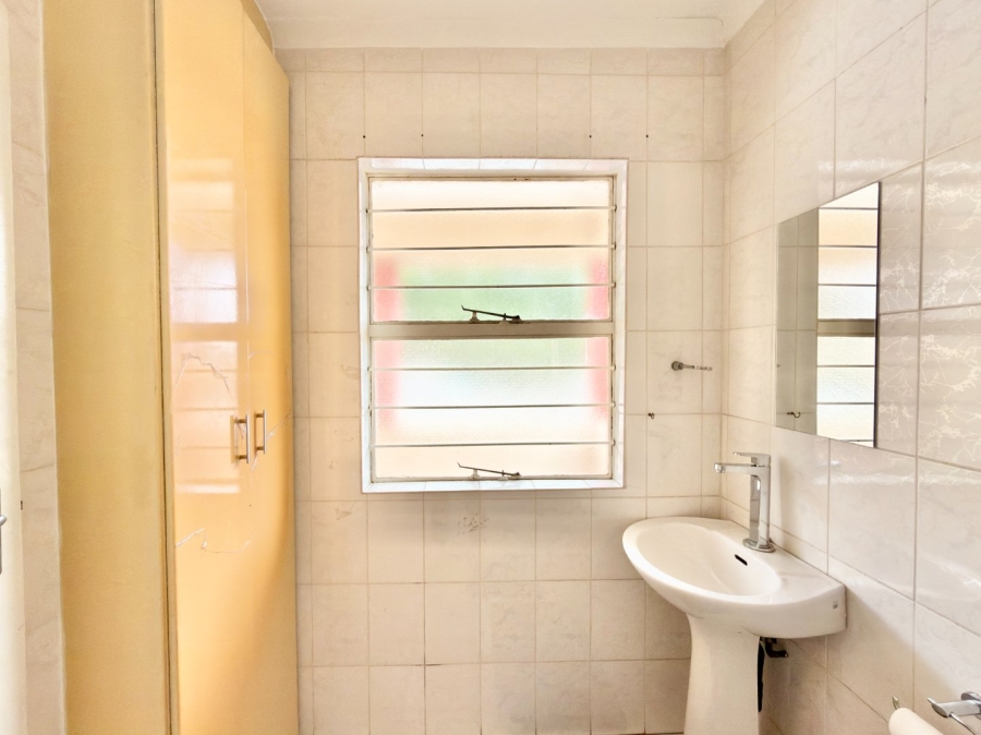 To Let 4 Bedroom Property for Rent in Ridgeway Gauteng