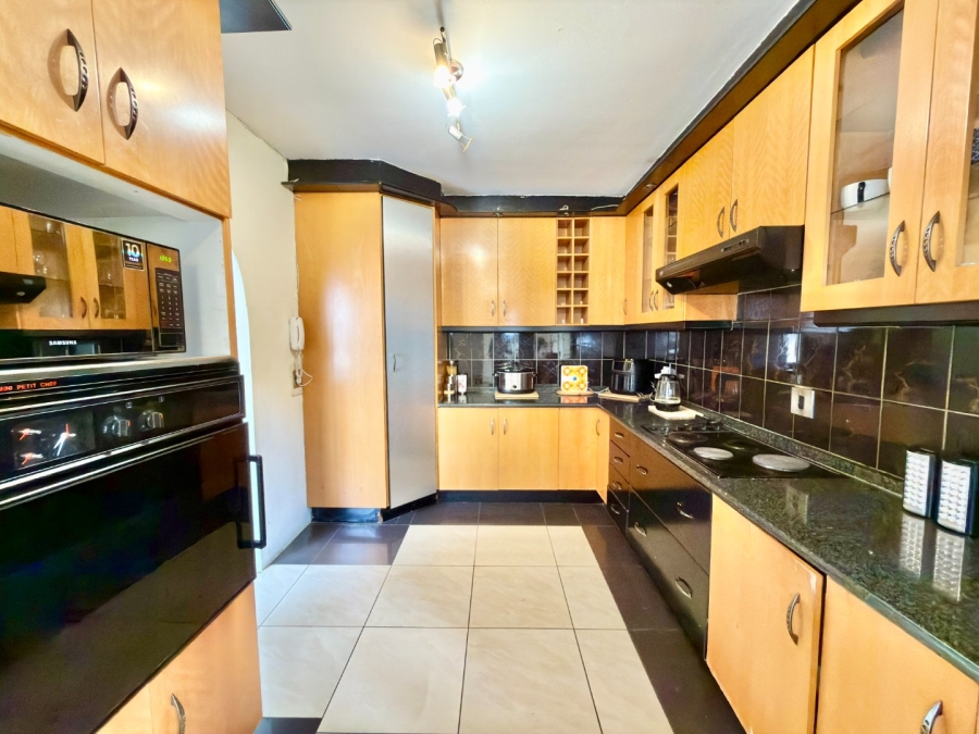 To Let 4 Bedroom Property for Rent in Ridgeway Gauteng