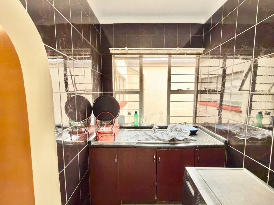 To Let 4 Bedroom Property for Rent in Ridgeway Gauteng