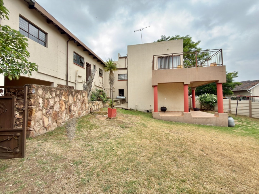 To Let 4 Bedroom Property for Rent in Ridgeway Gauteng