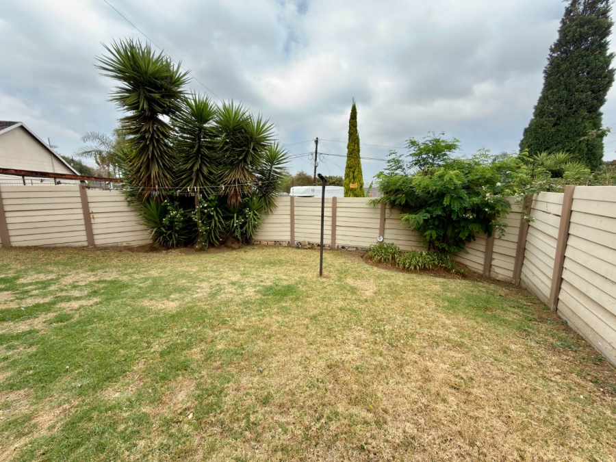 To Let 4 Bedroom Property for Rent in Ridgeway Gauteng