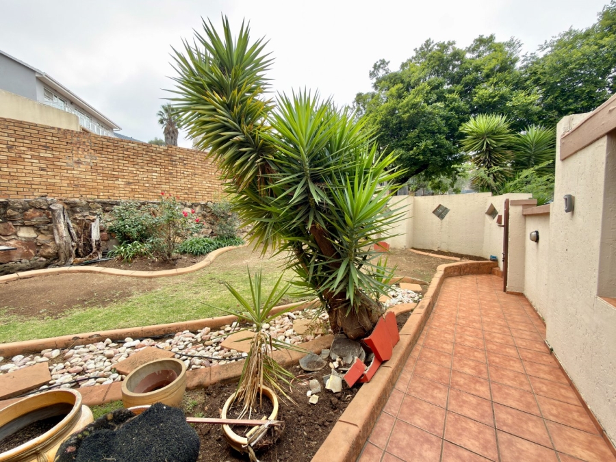 To Let 4 Bedroom Property for Rent in Ridgeway Gauteng