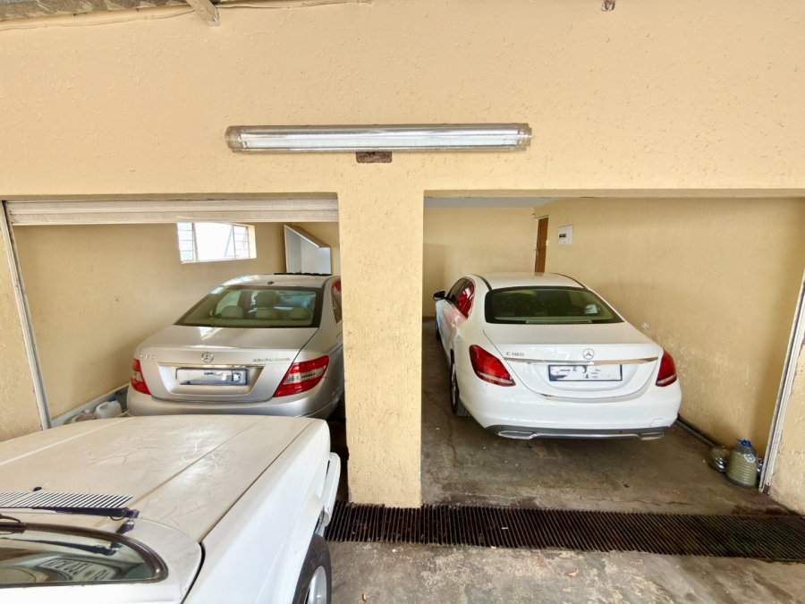 To Let 4 Bedroom Property for Rent in Ridgeway Gauteng