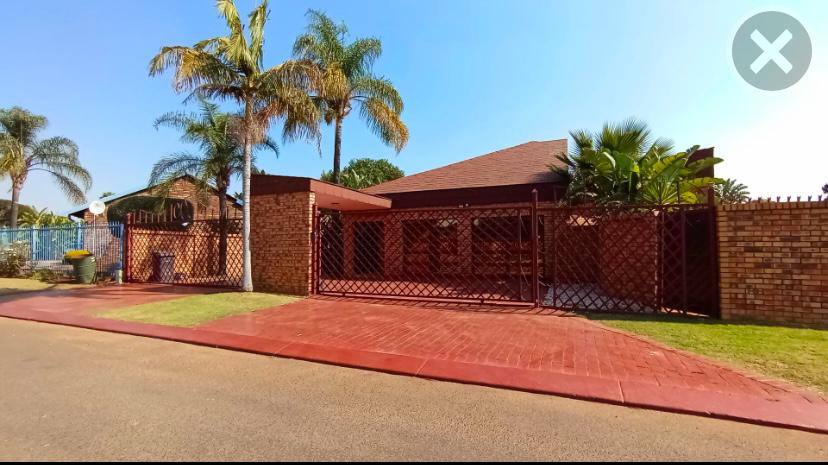 4 Bedroom Property for Sale in The Orchards Gauteng