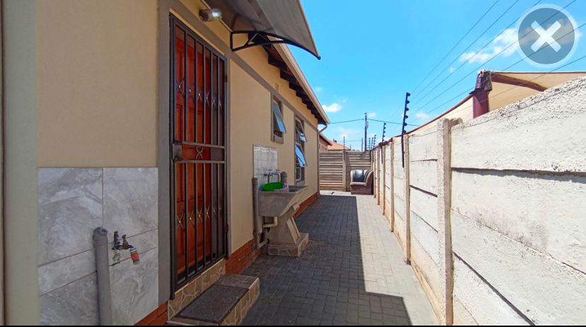 3 Bedroom Property for Sale in Rosslyn Gauteng
