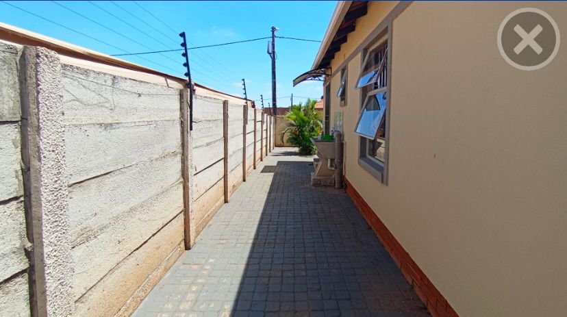 3 Bedroom Property for Sale in Rosslyn Gauteng