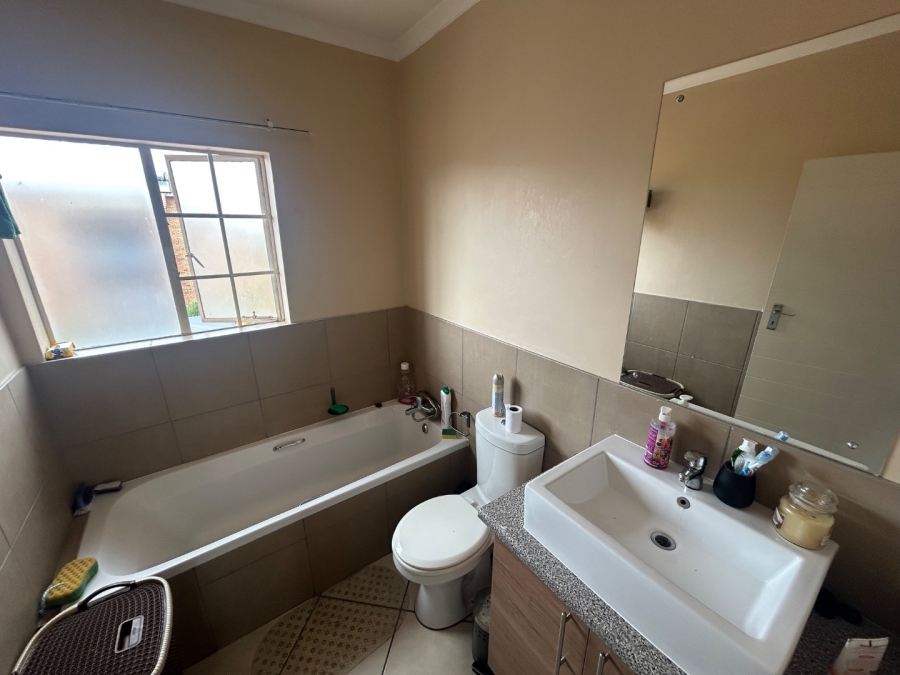 2 Bedroom Property for Sale in Stone Ridge Gauteng
