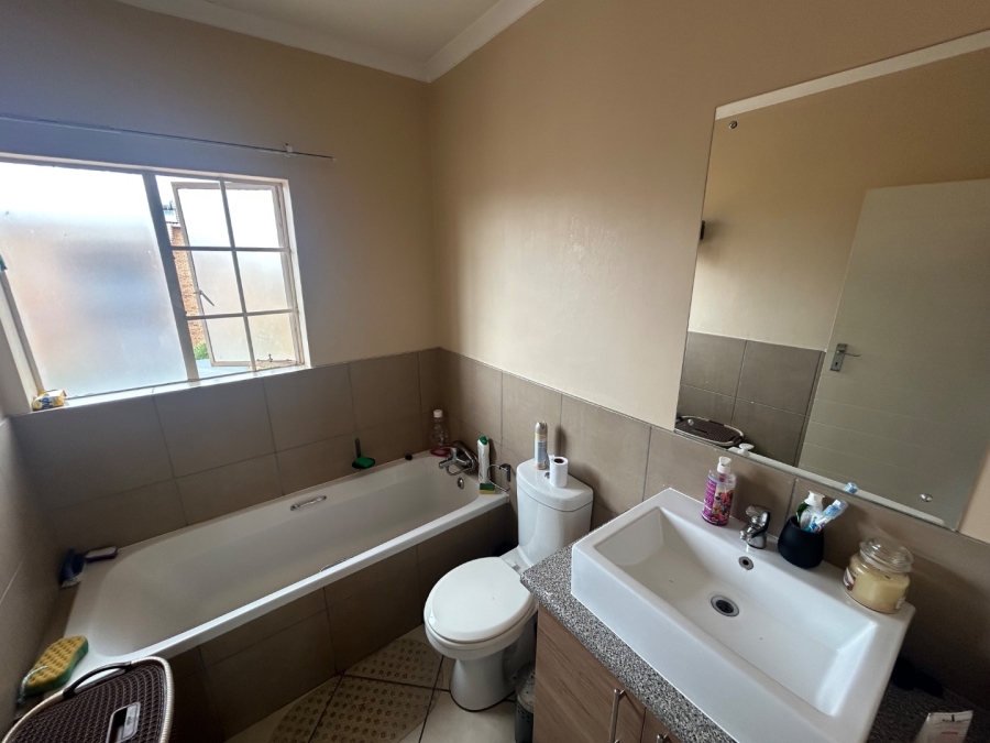 2 Bedroom Property for Sale in Stone Ridge Gauteng