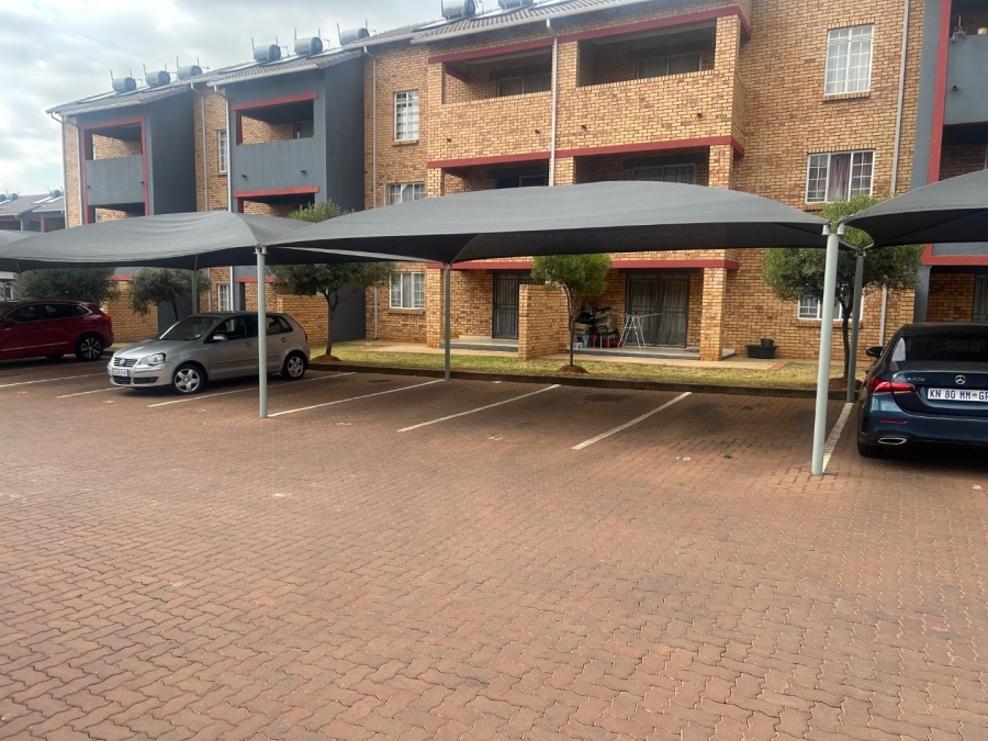 2 Bedroom Property for Sale in Stone Ridge Gauteng