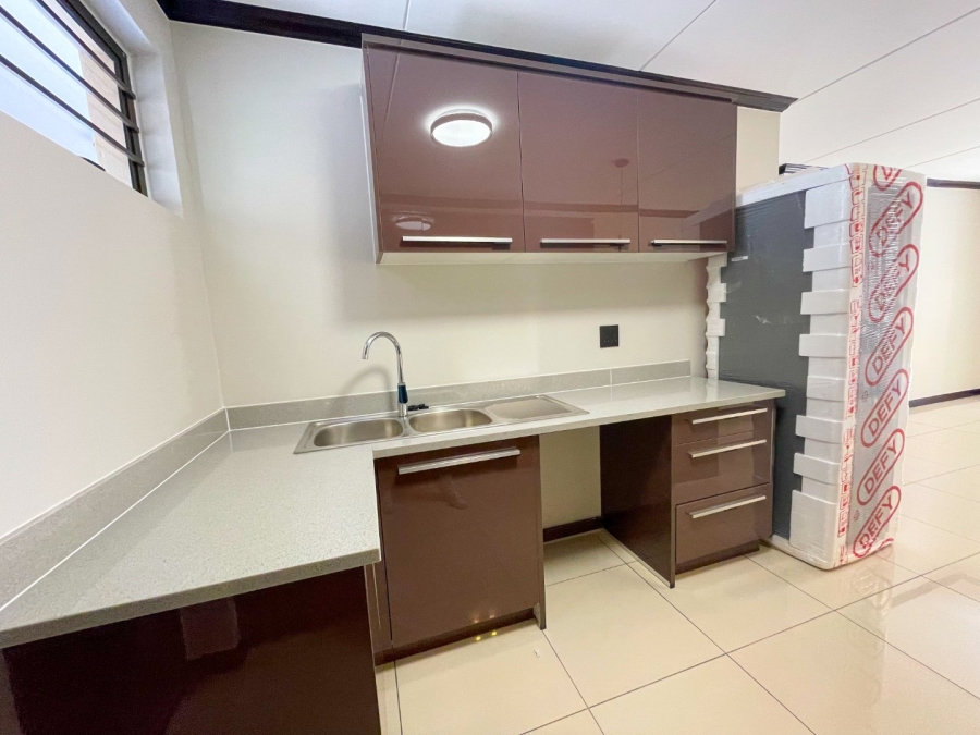 To Let 2 Bedroom Property for Rent in Blue Hills Gauteng