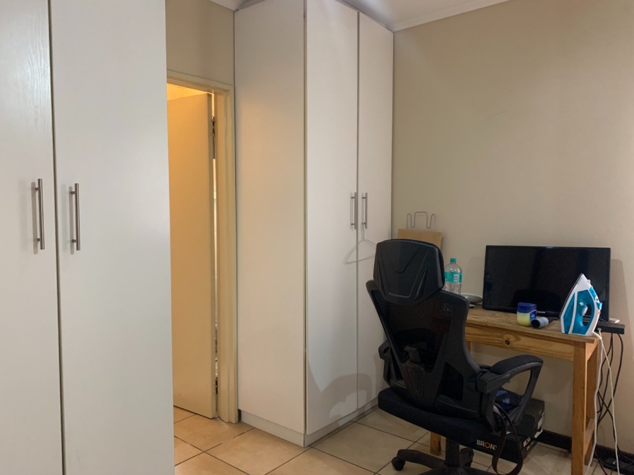 To Let 1 Bedroom Property for Rent in Kosmosdal Gauteng