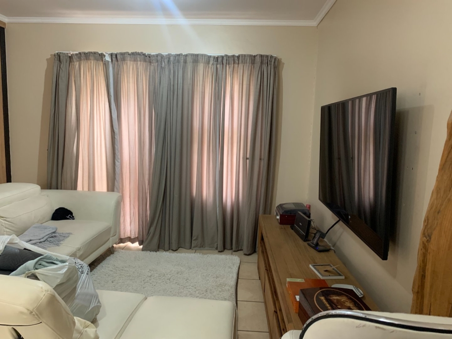 To Let 1 Bedroom Property for Rent in Kosmosdal Gauteng