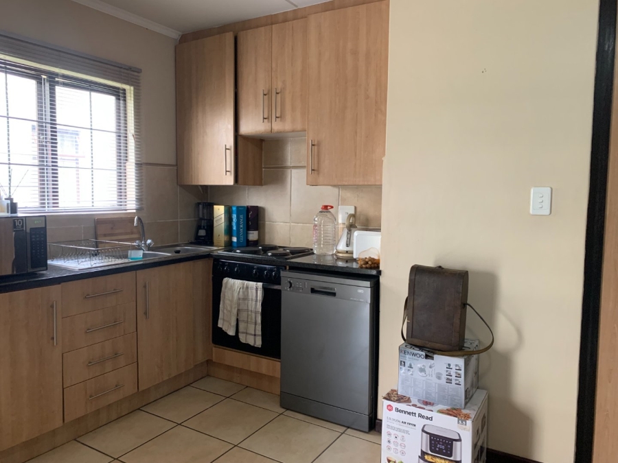 To Let 1 Bedroom Property for Rent in Kosmosdal Gauteng