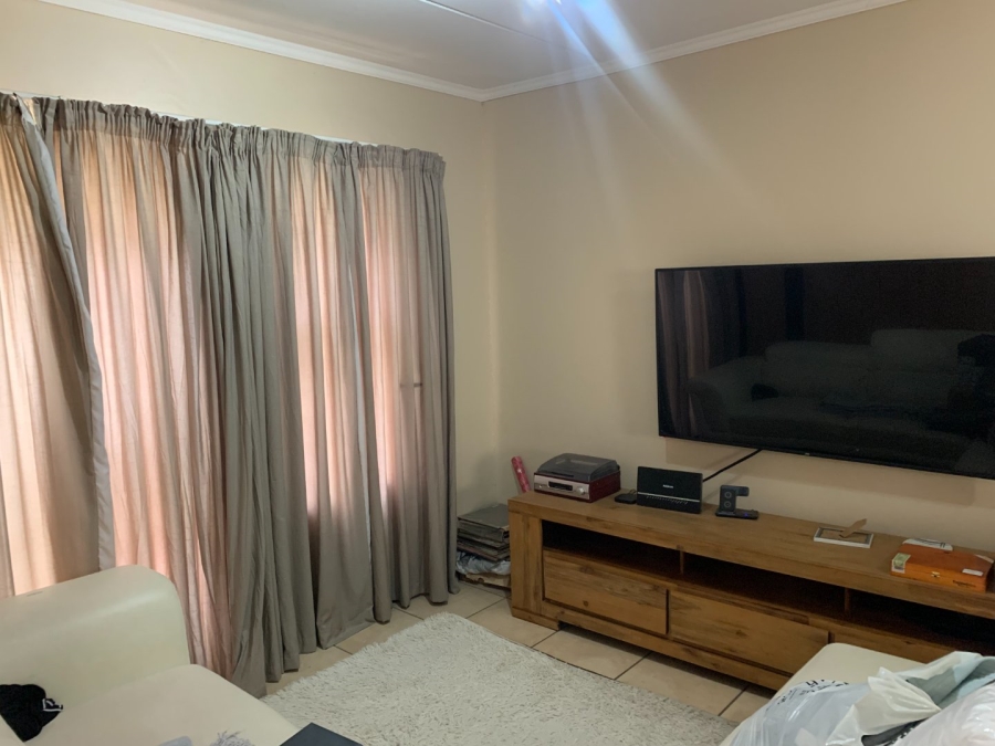 To Let 1 Bedroom Property for Rent in Kosmosdal Gauteng