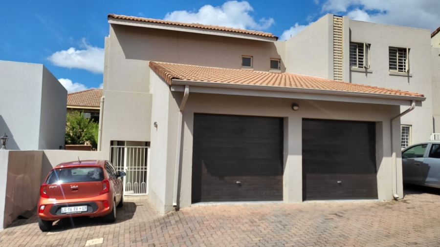  Bedroom Property for Sale in North Riding Gauteng