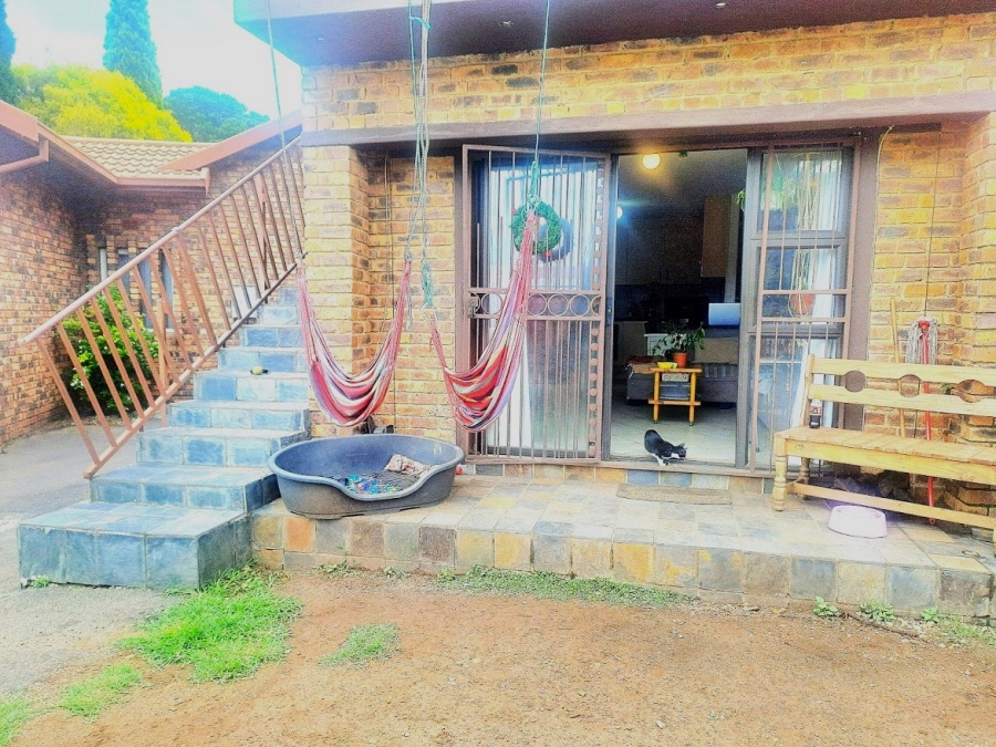 To Let 2 Bedroom Property for Rent in Brackendowns Gauteng