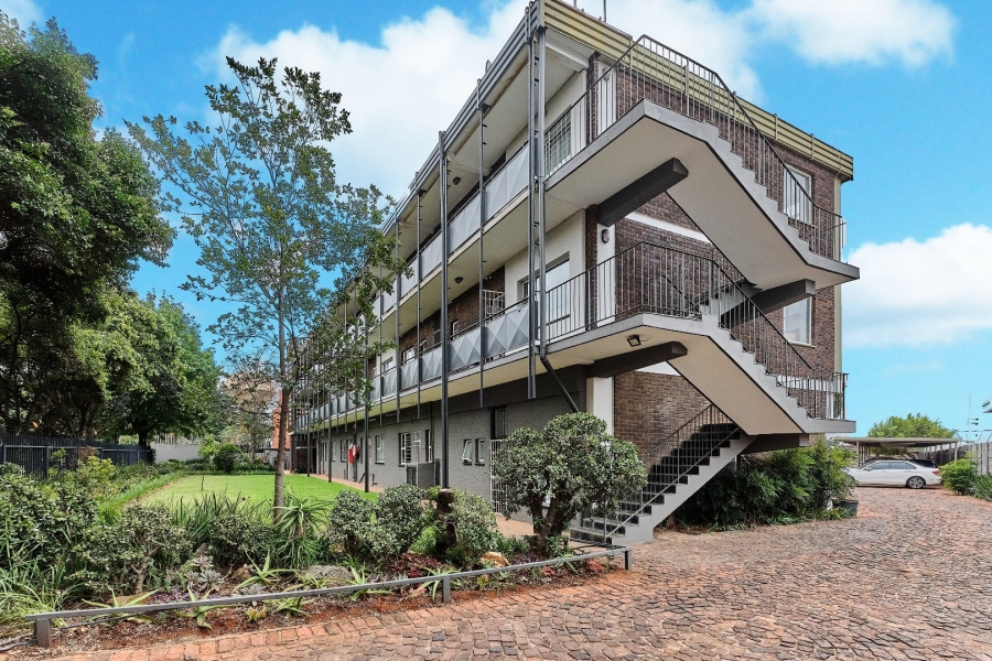 To Let 1 Bedroom Property for Rent in Linden Gauteng